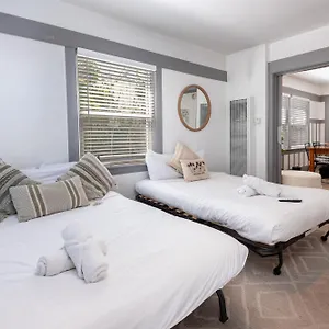 Surfside 2br With Queen Beds In Venice Los Angeles